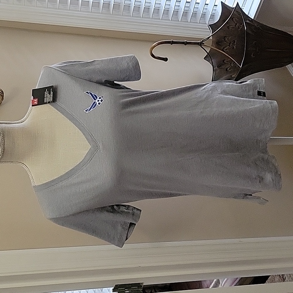 Under Armour Loose Licensed Air Force gray V neck short sleeve tee shirt M NEW…